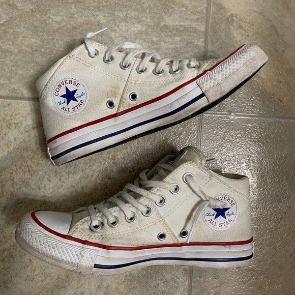 women's size 6.5  converse NEEDS A GOOD WASH - Picture 1 of 4